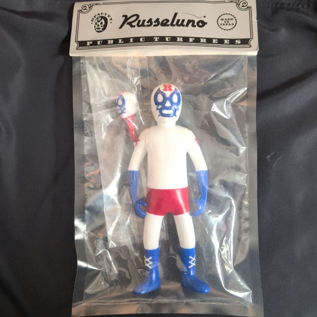 Russeluno CHORI 白ボディ/赤パンツ/青ブーツフィギュア