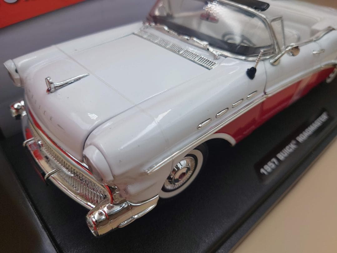 1/18 ビュイック ロードマスター 1957 ホワイト/レッド MM製ミニカー