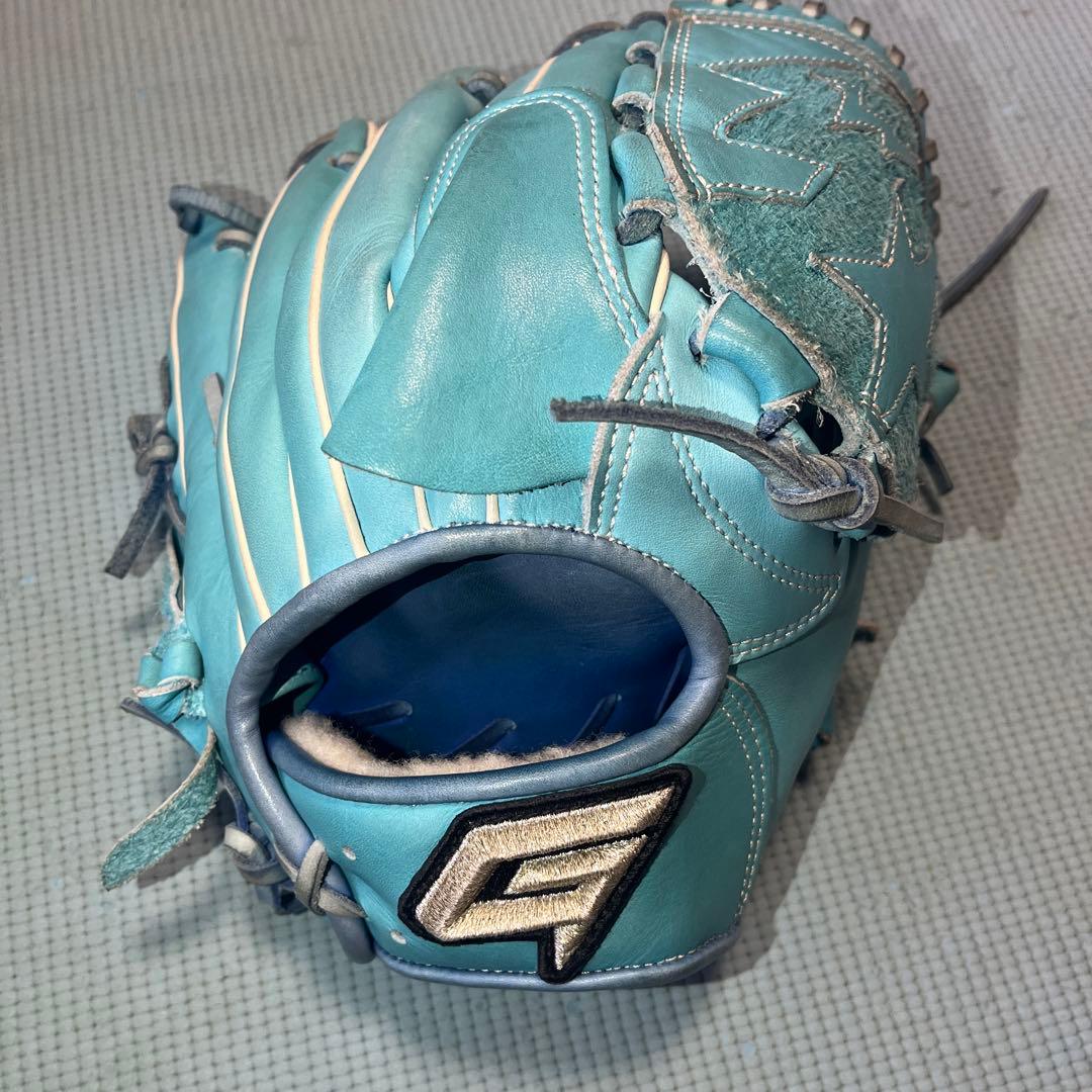 硬式投手用グローブ