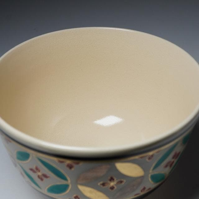 茜窯 岡田華渓　七宝絵茶碗　鵬雲斎宗匠御書付　共箱　茶道具　裏千家　色絵