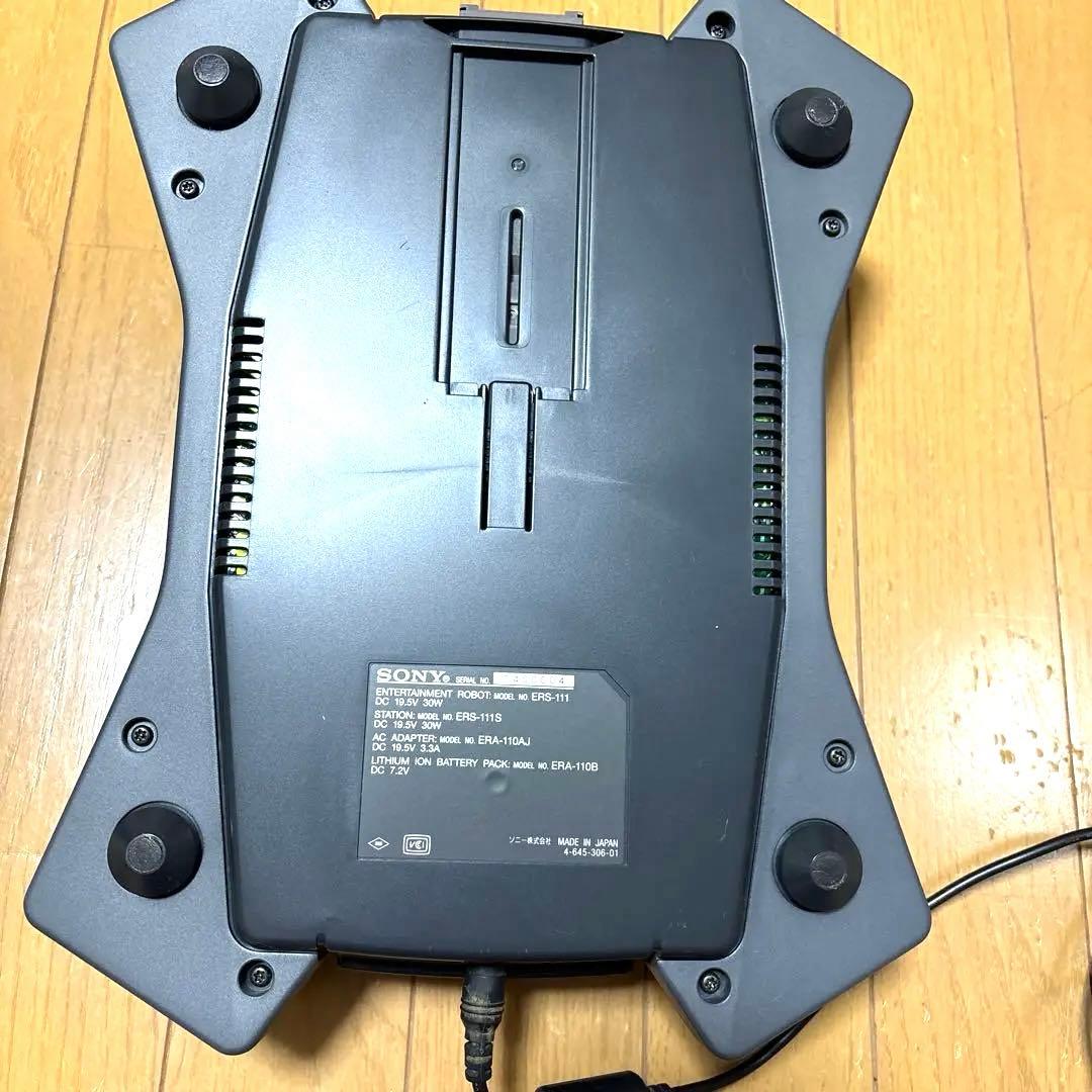 SONY AIBO ERS-111 シルバー色　犬　ジャンク品