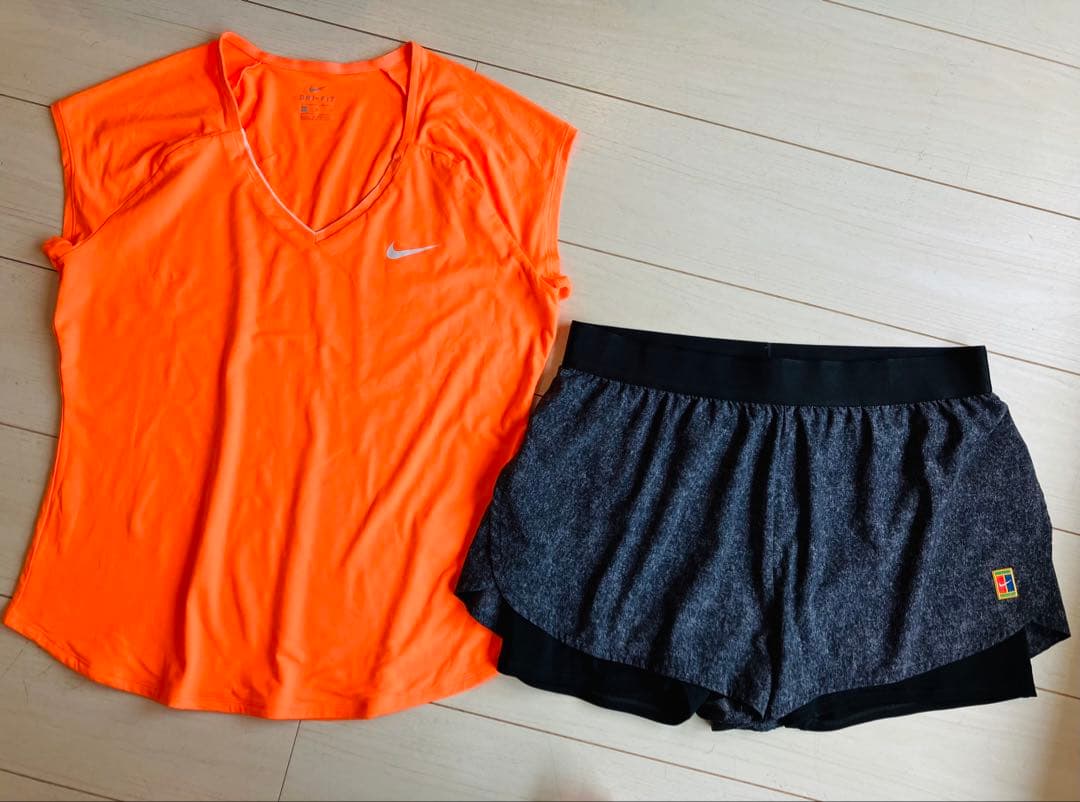NIKEナイキ＊ピュアトップテニスシャツとデニム風ショートパンツ上下セット