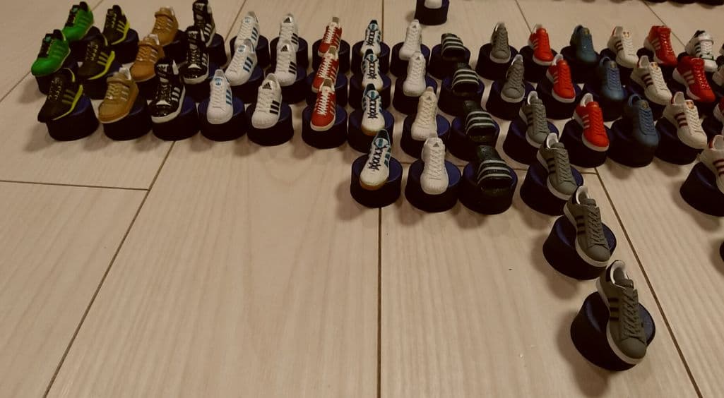 adidasスニーカーフィギュア×ペプシ