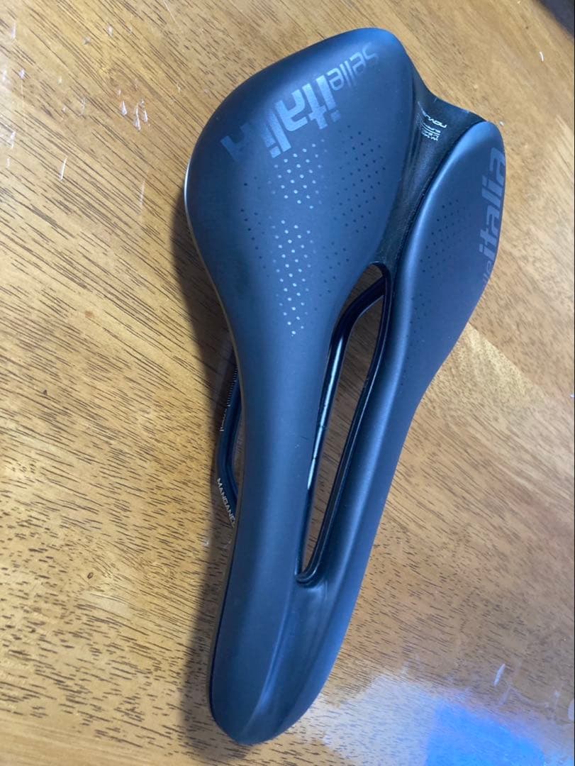 NOVUS BOOST EVO Fec アロイ スーパーフロー　サドル