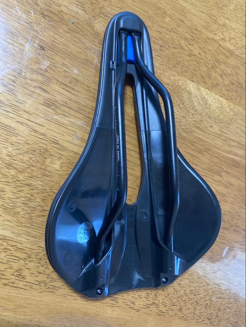 NOVUS BOOST EVO Fec アロイ スーパーフロー　サドル