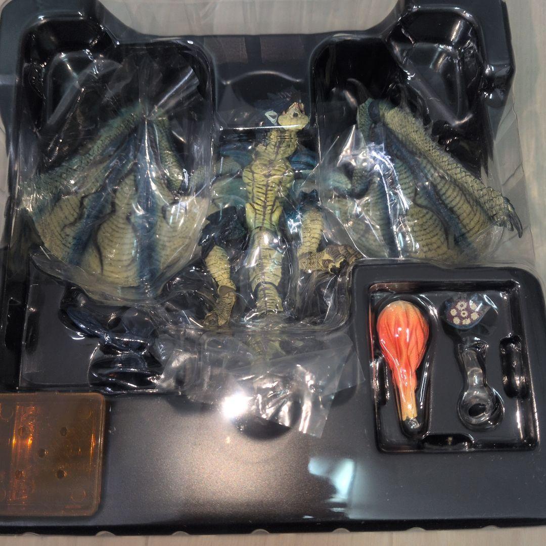 美品　REVOLTECH YAMAGUCHI リオレウス 121EX