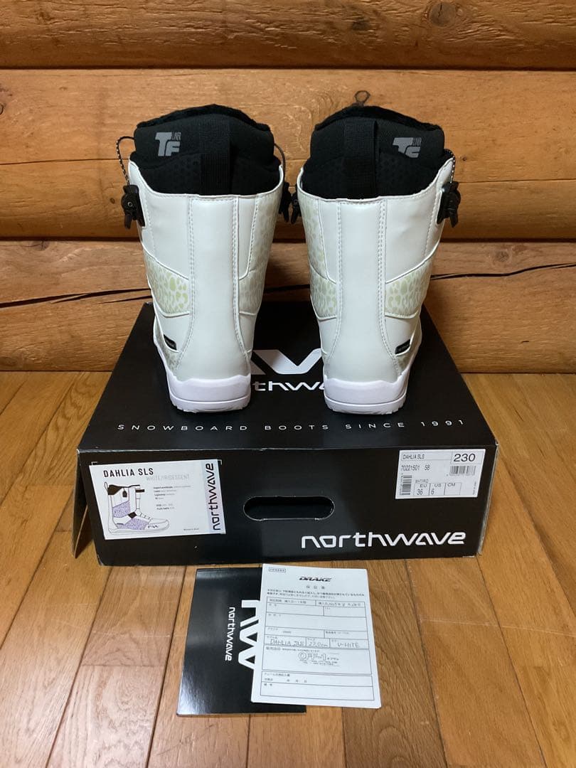 スノーボード NORTHWAVE DAHLIA SLS WHITE IRIDESCEN