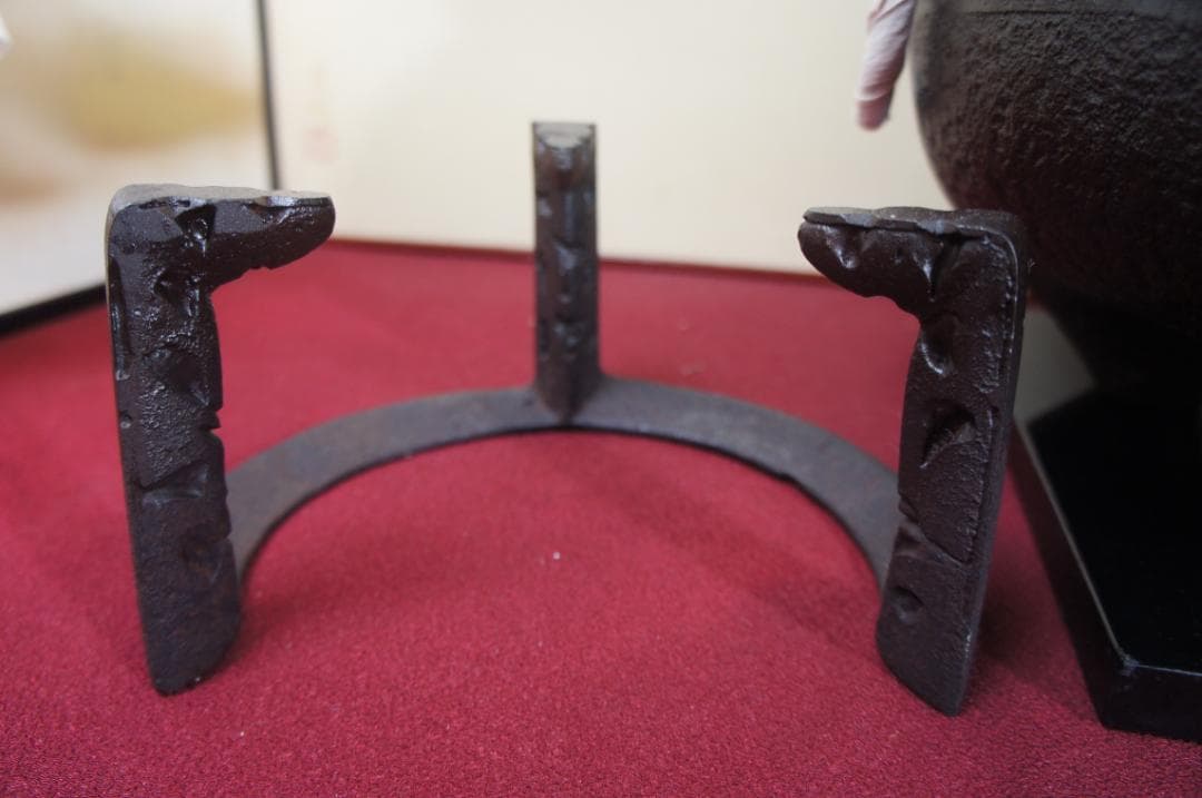 ☆美品 未使用 尾垂釜 やつれ(窶れ)風炉 欠風炉 五徳 車軸釜料込み