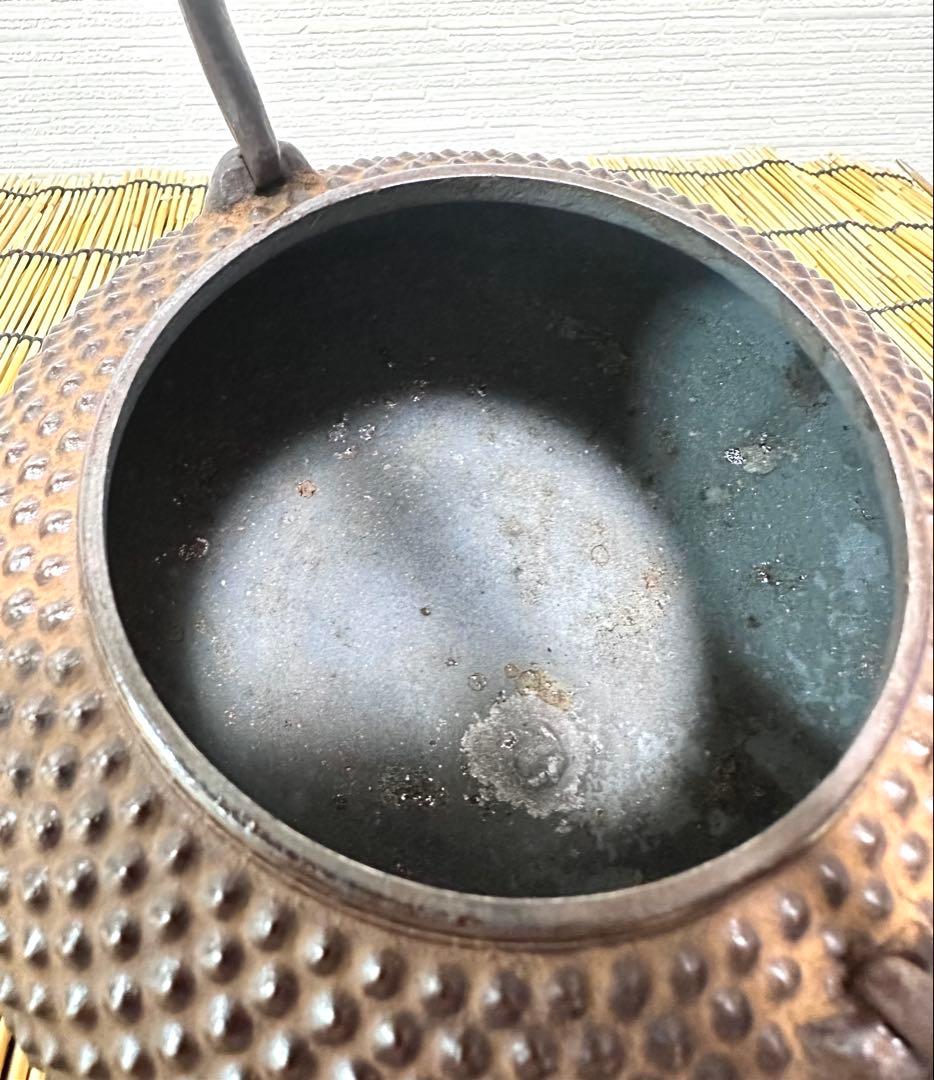 未使用品、長期保管品、栞付　南部三厳堂造　１２型中アラレ　南部鉄瓶　南部鉄器