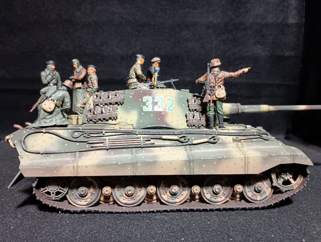 タミヤ1/35キングタイガー完成品