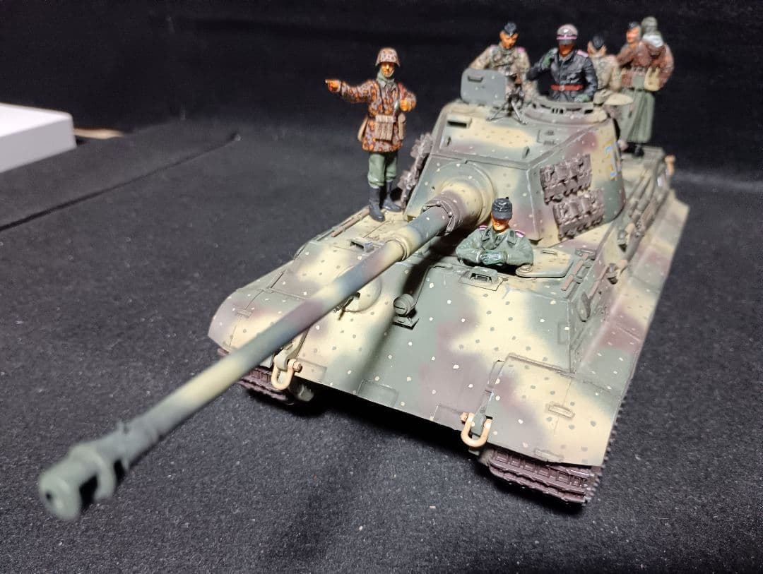 タミヤ1/35キングタイガー完成品