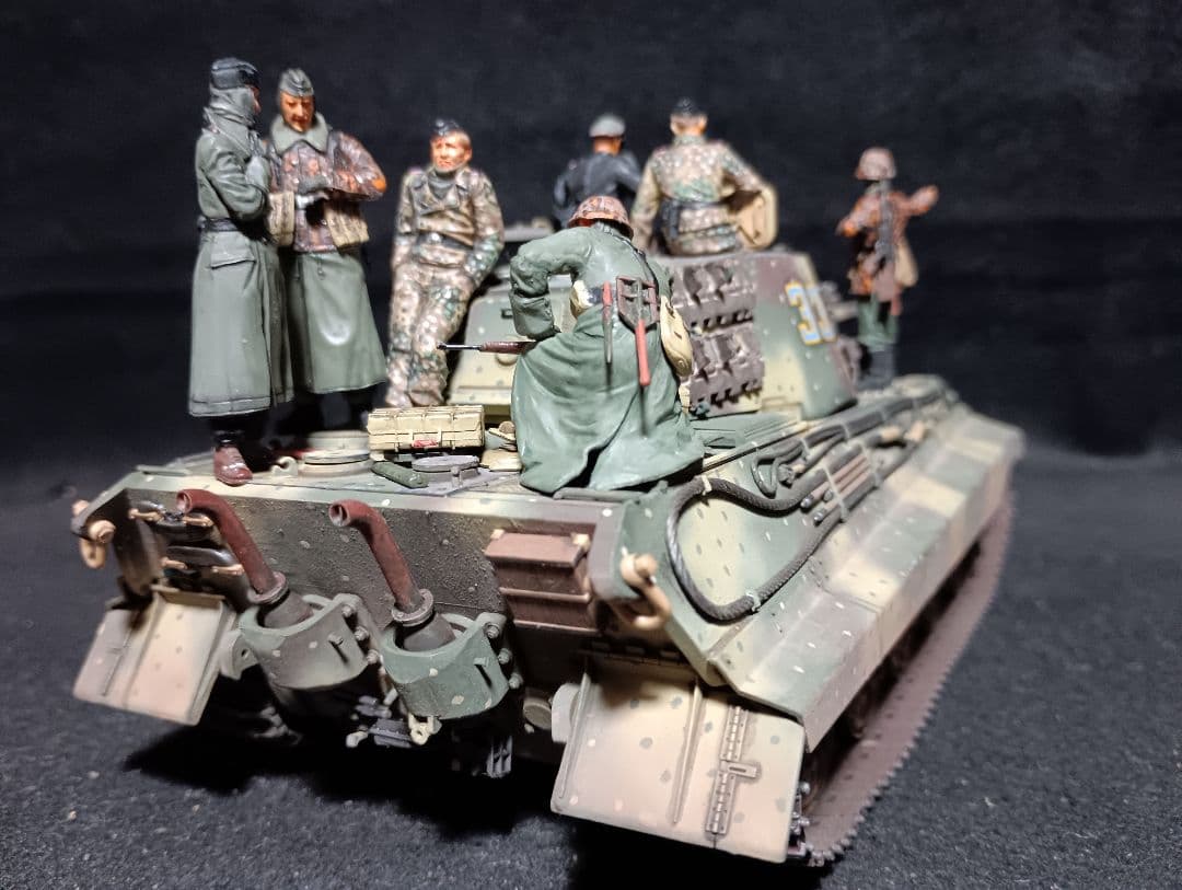 タミヤ1/35キングタイガー完成品
