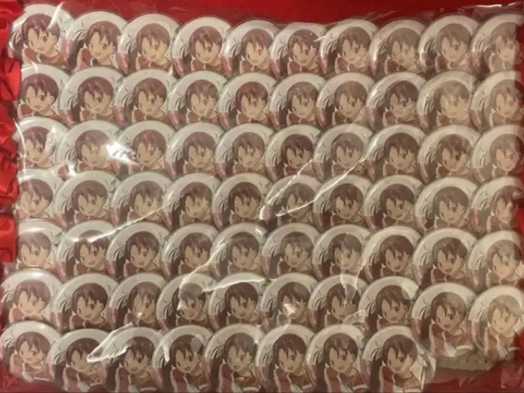 【最終値下げ】佐倉杏子　痛バッグ　缶バッジ68個