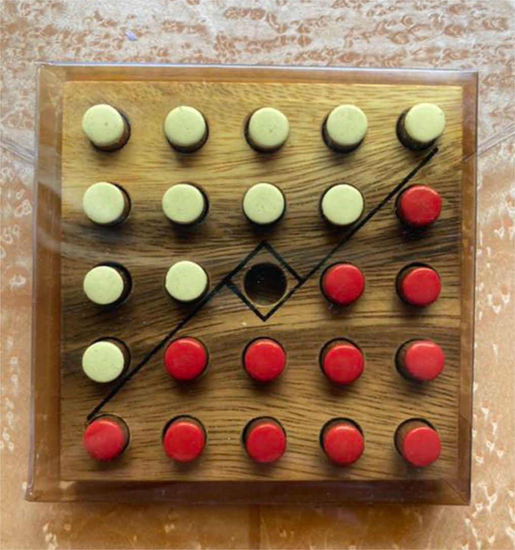 ラグーン社　ウッドパズル　ボードゲーム　オブジェ　知育玩具　木のおもちゃ