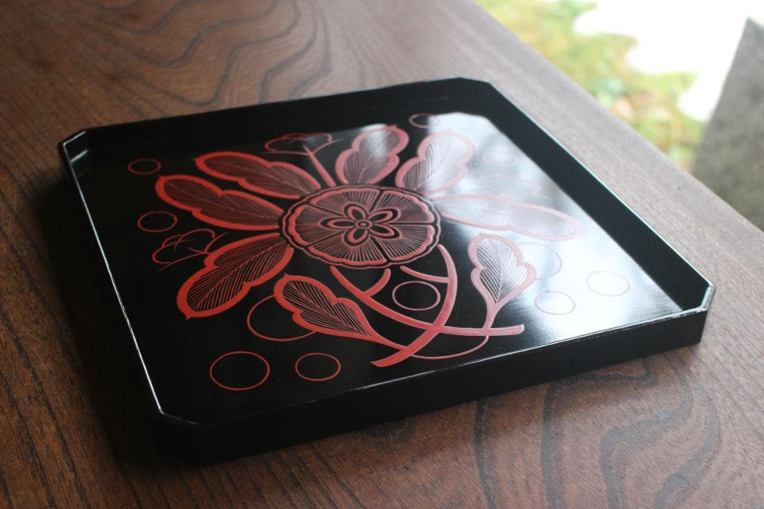 時代逸品！端正な黒漆に優美な木芙蓉文の映える隅切四方折敷（検京塗吉野塗お盆お膳