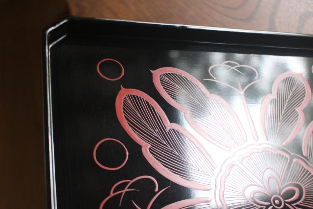 時代逸品！端正な黒漆に優美な木芙蓉文の映える隅切四方折敷（検京塗吉野塗お盆お膳