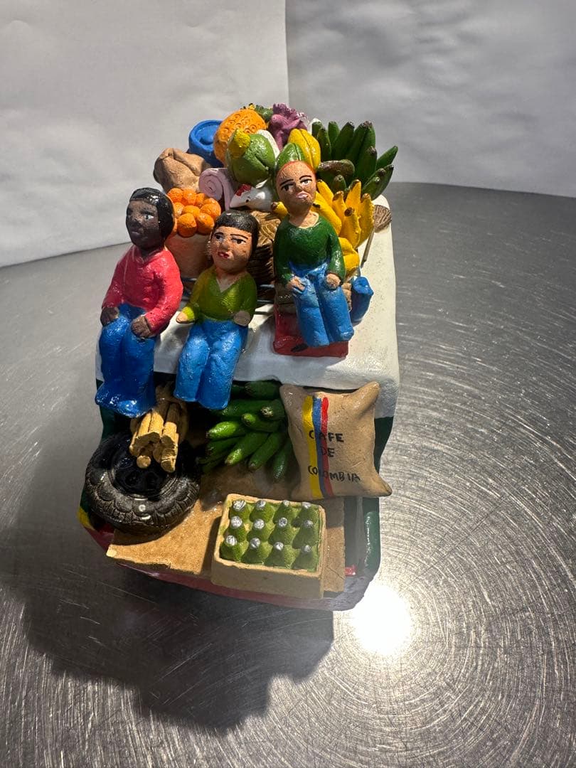 コロンビアの文化を象徴する陶器製ミニバス 大きいサイズです。