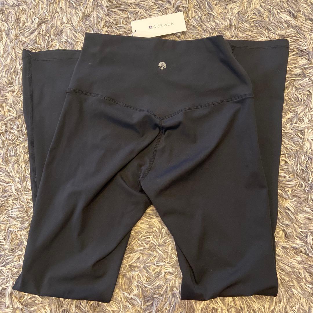 SUKALA ブラック ヨガフレアパンツ