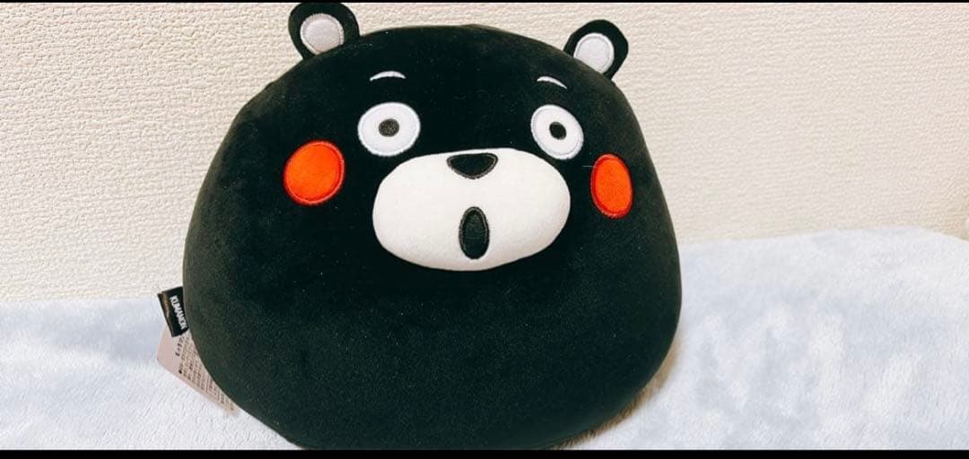 【くまモン】大型もっちりクッション＋限定ピンズ＋ポストカードコレクター向けセット