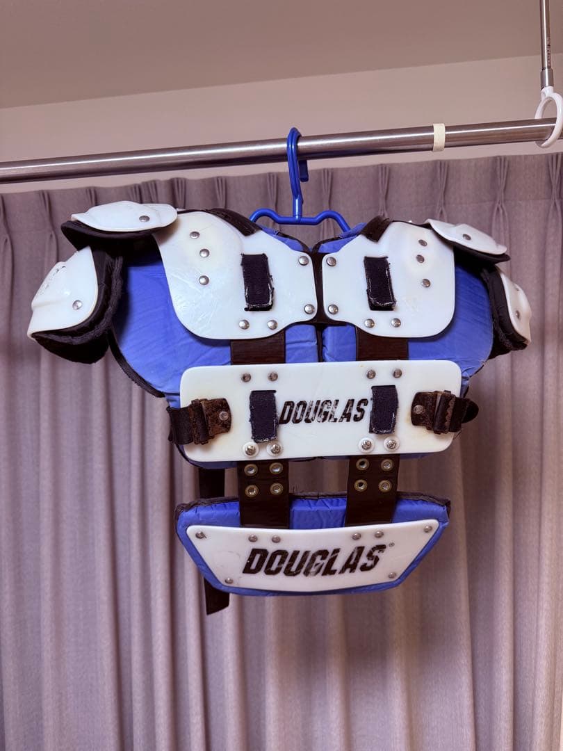 アメフト　青いショルダーパッド