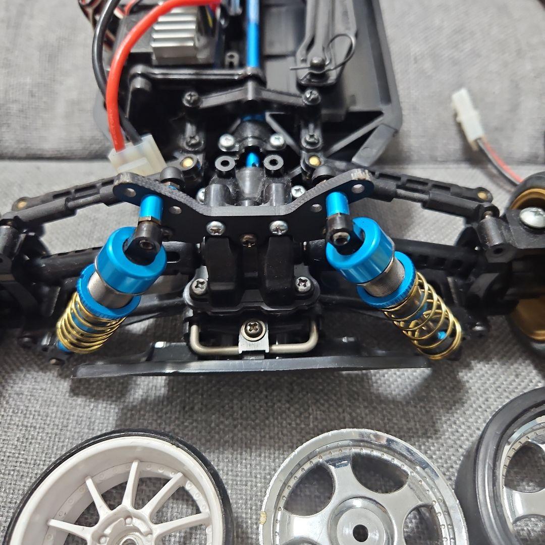 タミヤ　TT-02B　 ネオスコーチャーBT3本Bチェッカー付き　オプション多数