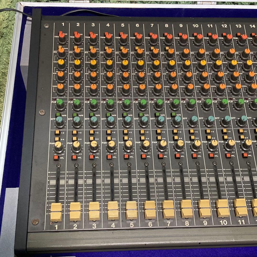TASCAM M-216 ビンテージアナログミキサー ハードケース付き