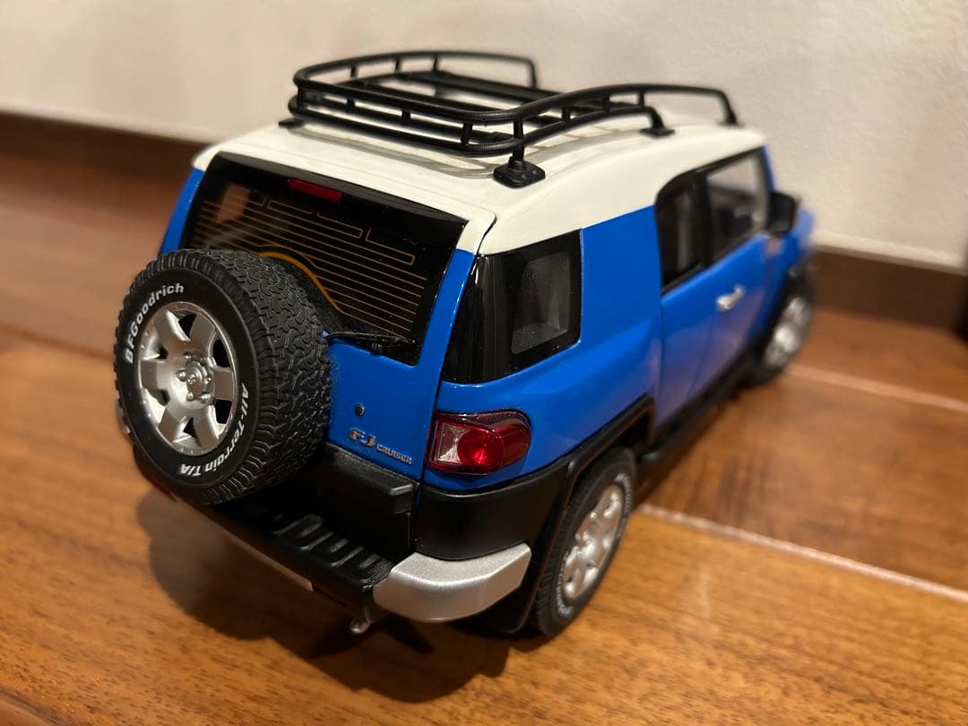 トヨタ FJクルーザー ミニカー　オートアート　1/18