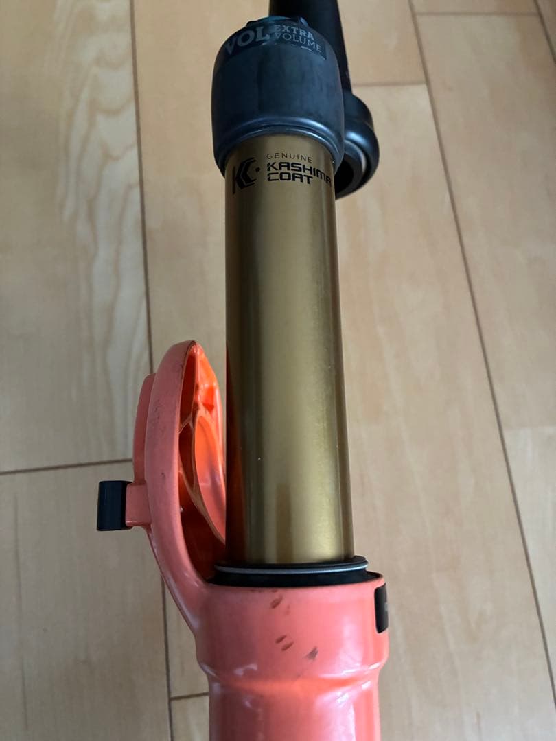 FOX 32 フロントフォーク カシマコート