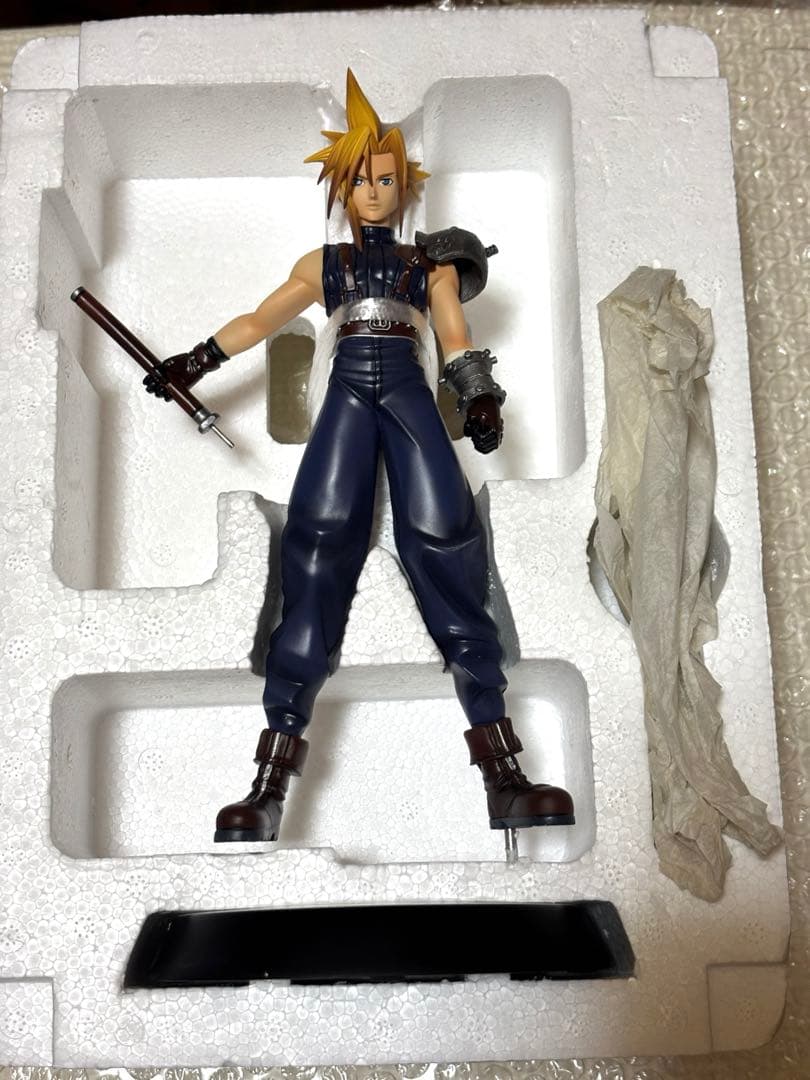 ファイナルファンタジー7 コールドキャスト クラウド　フィギュア