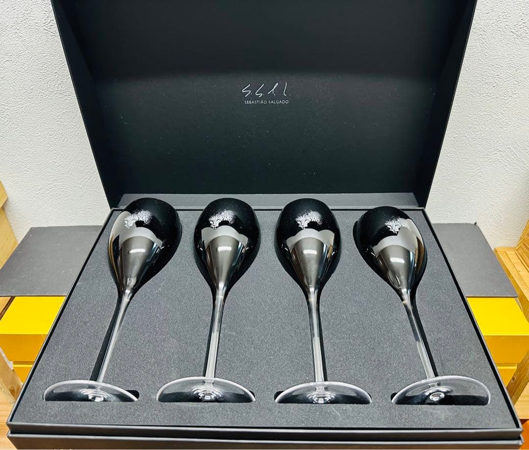 非常に希少な逸品‼️テタンジェコレクション2008専用グラス４脚とダミー・ボトル