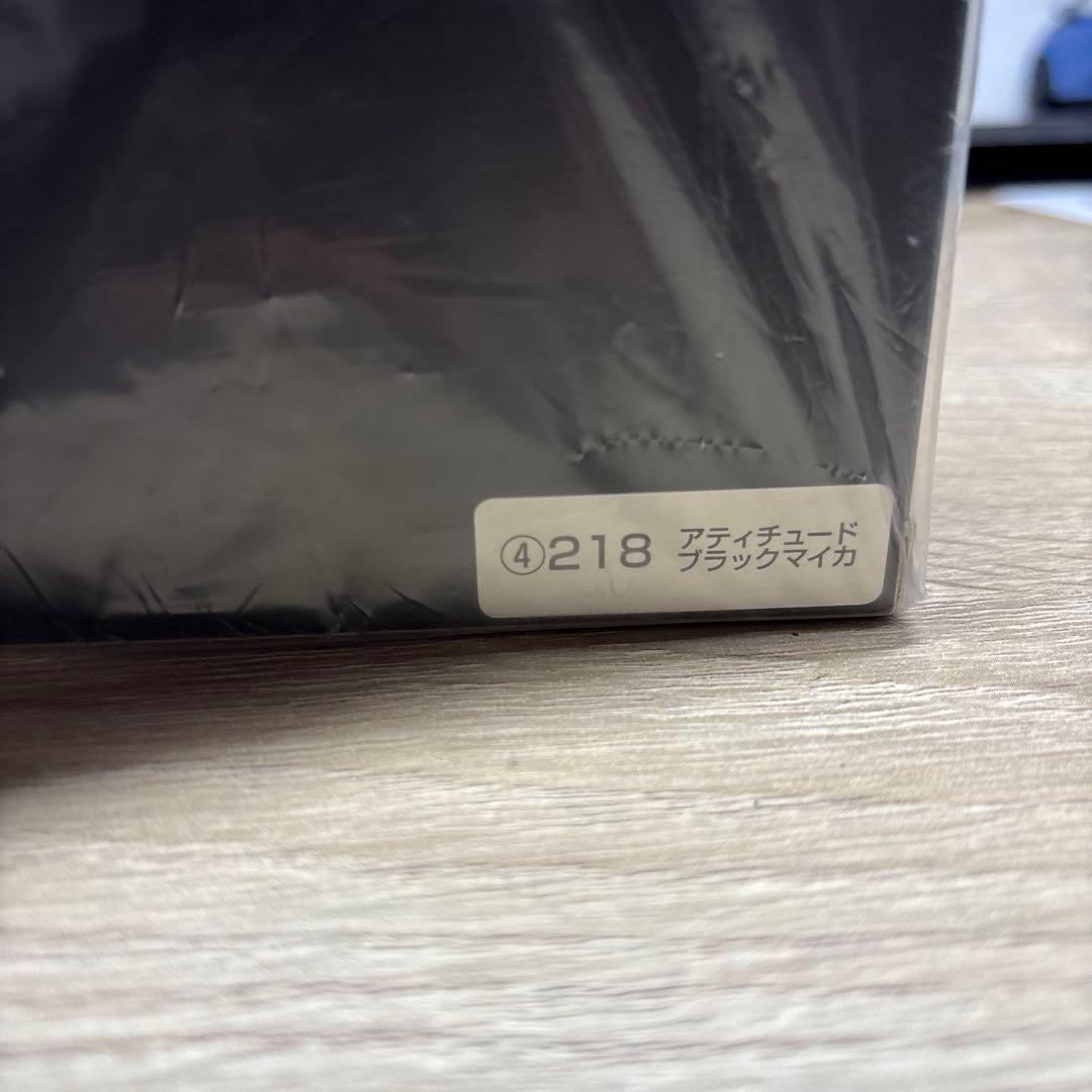 【送料無料】トヨタ ヴォクシー ブラックマイカ 1/30カラーサンプルミニカー