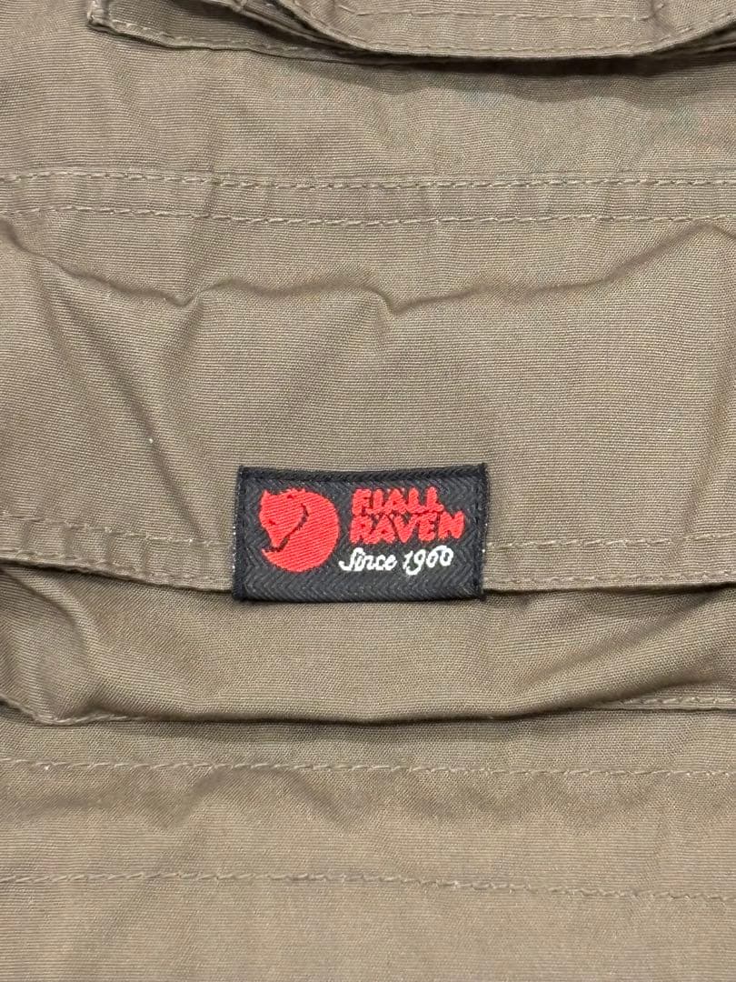 フェールラーベン FJALL RAVEN 多ポケット ミリタリージャケットカーキ