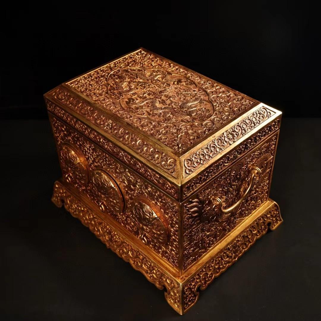 中国古美術・旧藏純銅製の高浮彫鎏金錾彫仏教彫刻経巻経書セット・案頭・置物・文房具