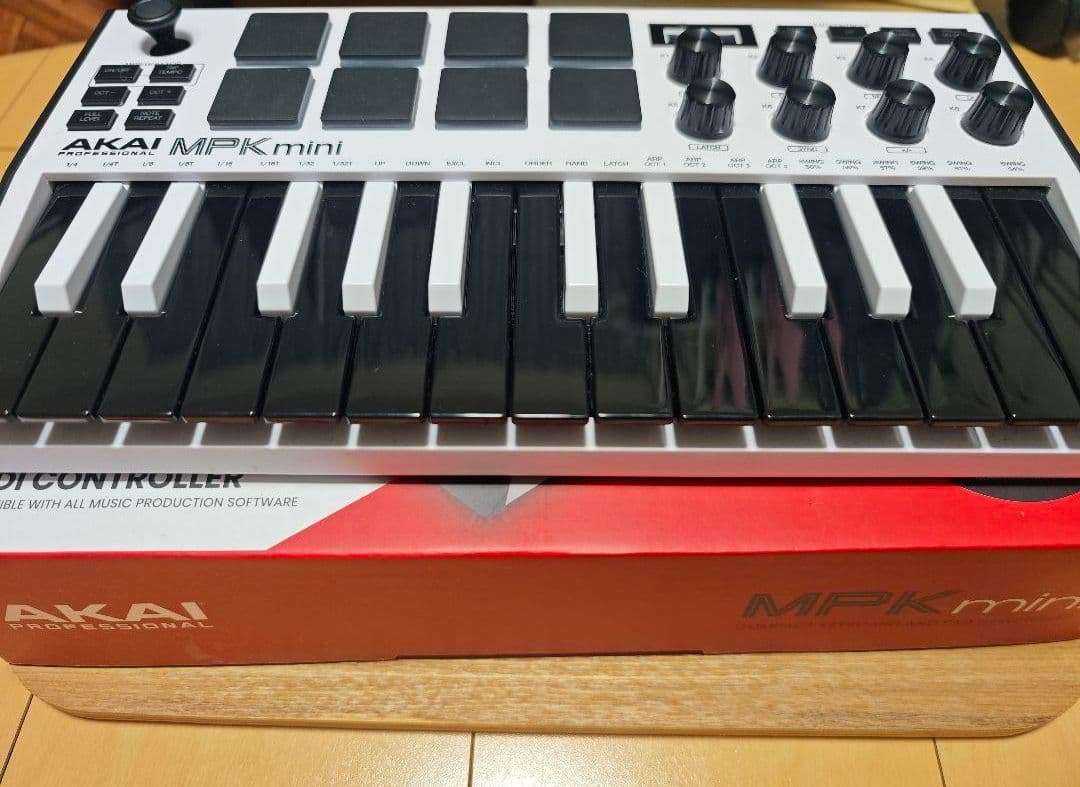 Akai Professional USB MIDIキーボードコントローラー