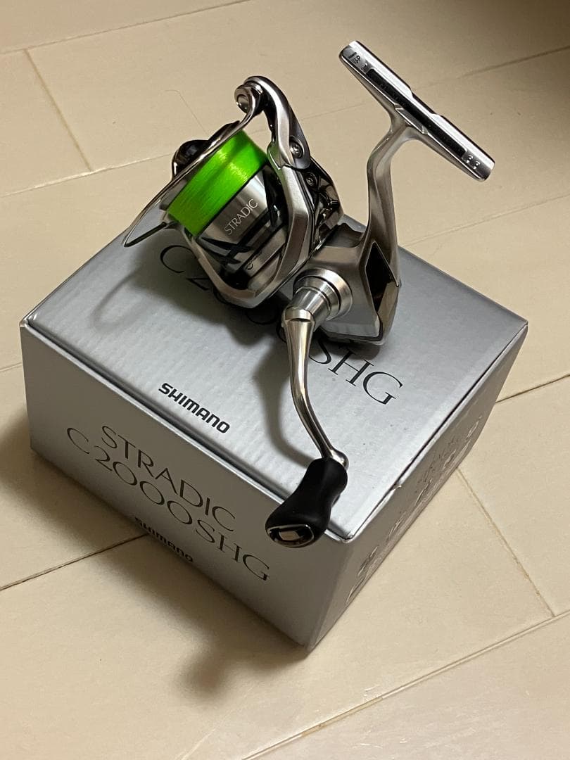 シマノ　ストラディック　C2000 SHG（ナイロンライン付き）