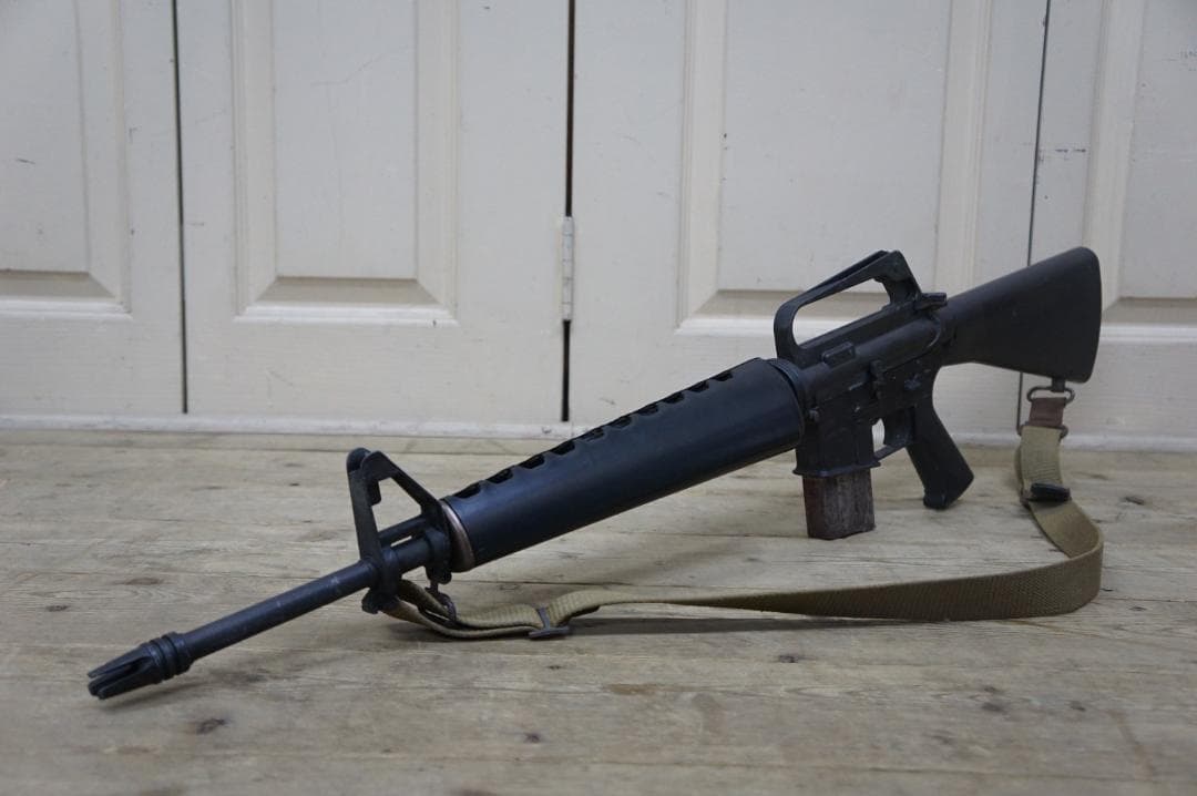 SMG刻印 MGC COLT M16 モデルガン マガジン付 アサルトライフル