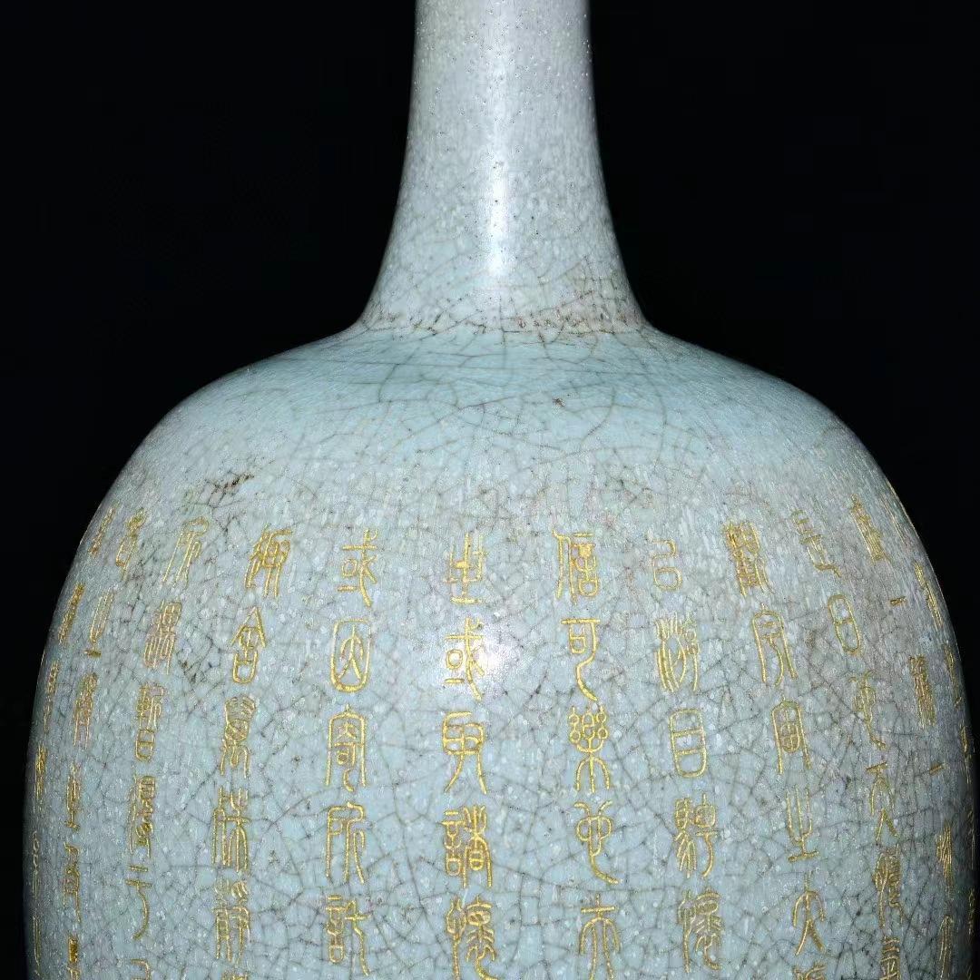 中国古美術・旧蔵の磁器、弦模様が嵌め込まれた長颈瓶・17x43cm・置物・文房具