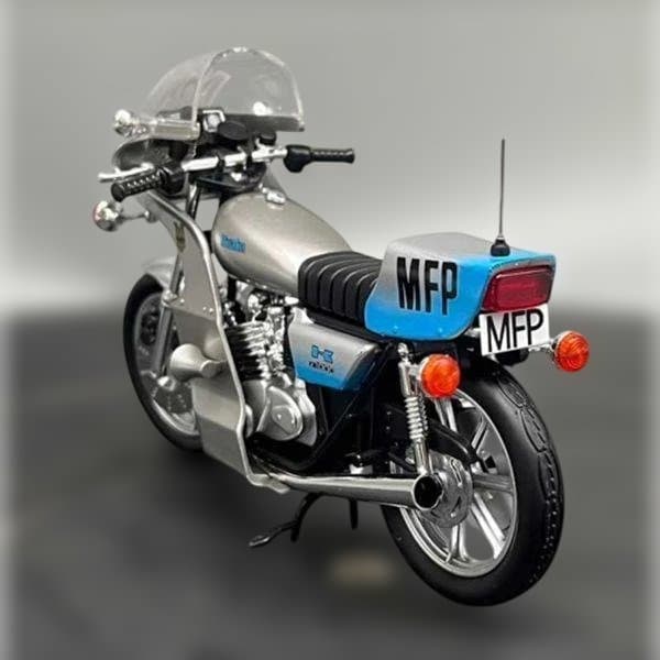 マッドマックス　ACEモデル　M.F.P　グース用Z1000バイク　1/18