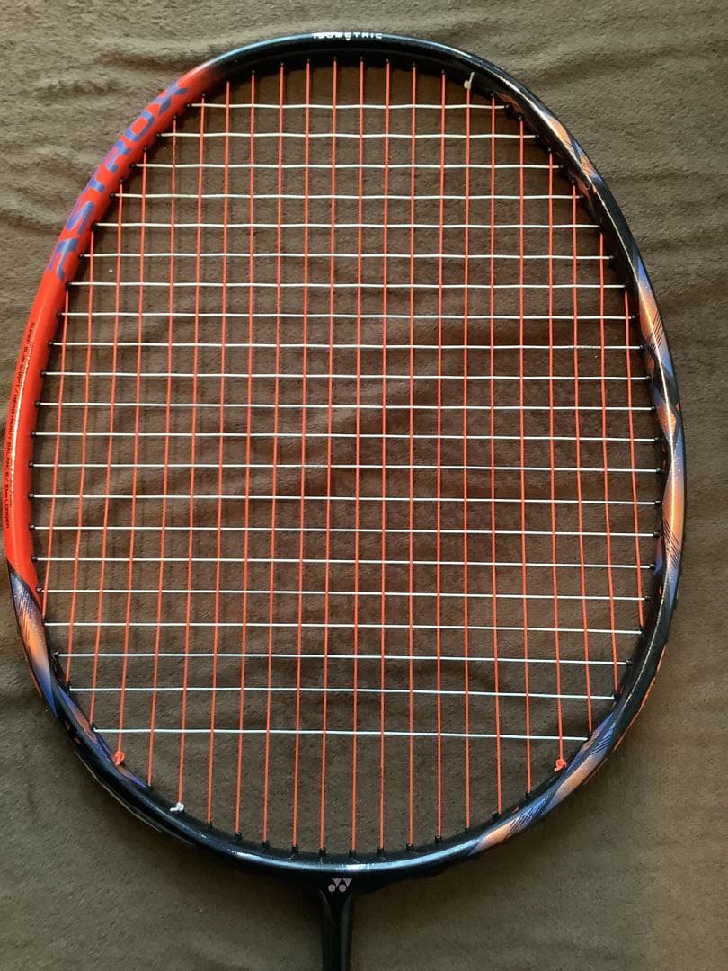 美品！廃盤品！ヨネックス　アストロクス77 プロ 4UG5 ガット付