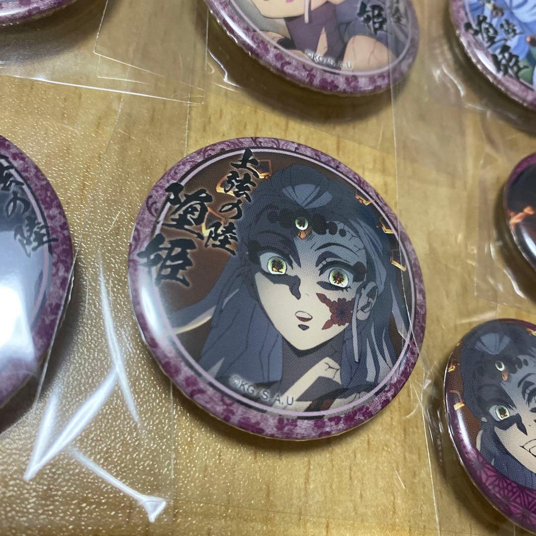 鬼滅の刃　遊郭編　絵巻カフェ　くじ引き　44mm 32mm 缶バッジ　堕姫