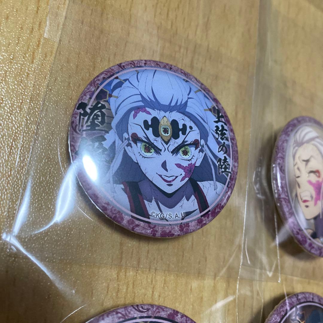 鬼滅の刃　遊郭編　絵巻カフェ　くじ引き　44mm 32mm 缶バッジ　堕姫