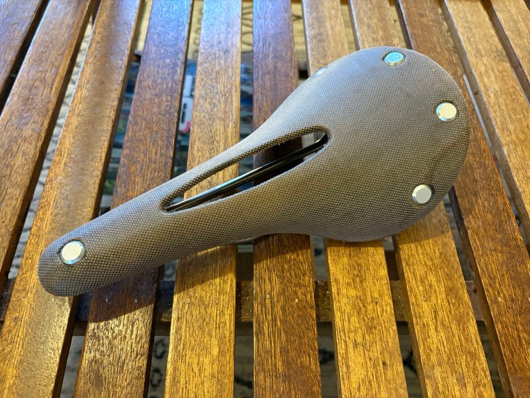 C15 CAMBIUM CARVED 穴空きタイプ カンビウム Brooks