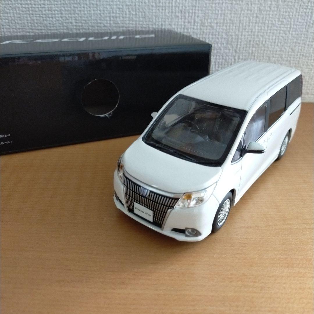 新品　TOYOTA　エスクァイア　サンプルカー　箱付き
