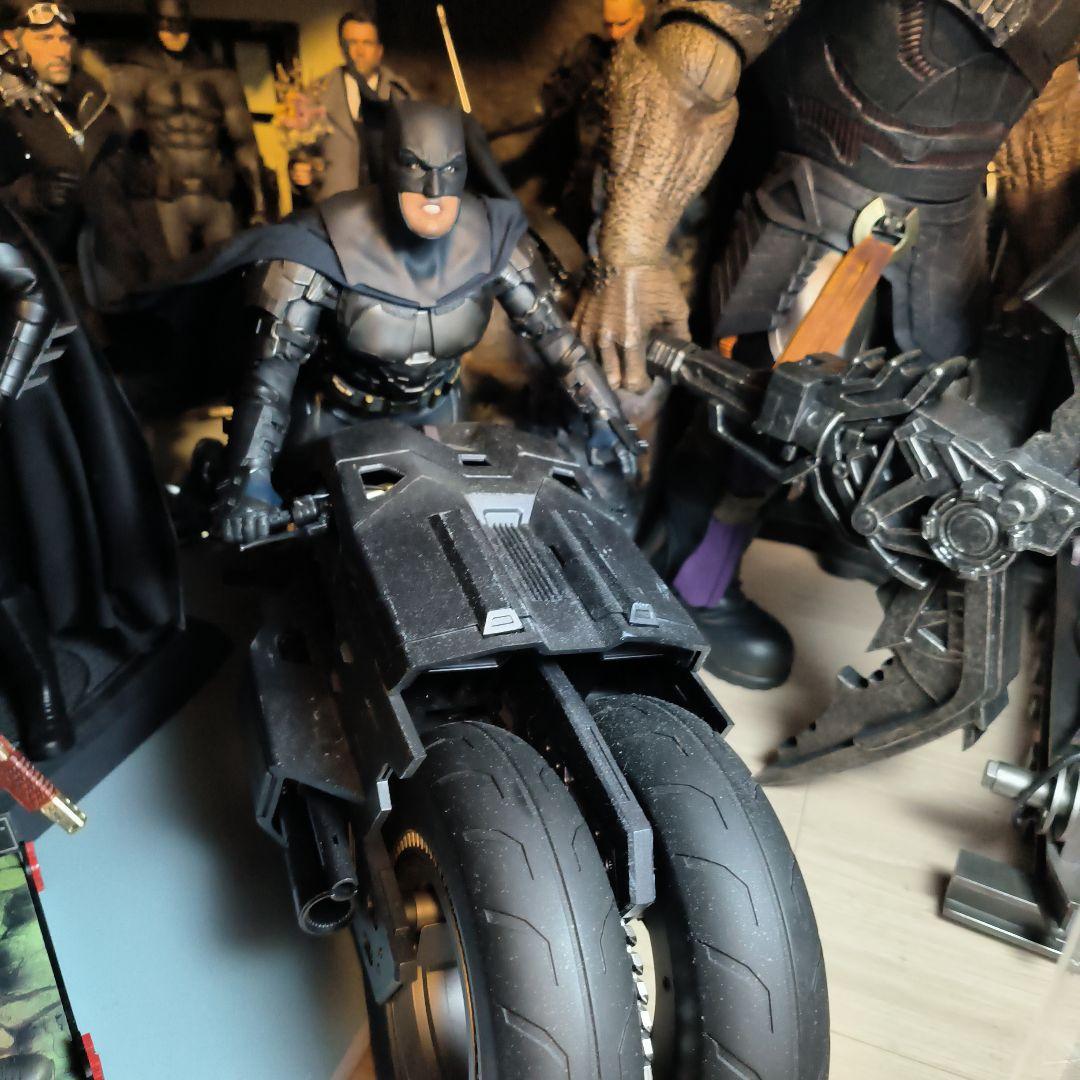 希少！　カスタム品　ホットトイズ　 『ザ・フラッシュ』バットマン＆バットサイクル