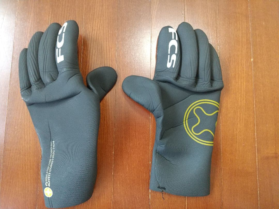 【更に最終値下げ】アックス セミドライウェットスーツ FCSのグローブおまけ付