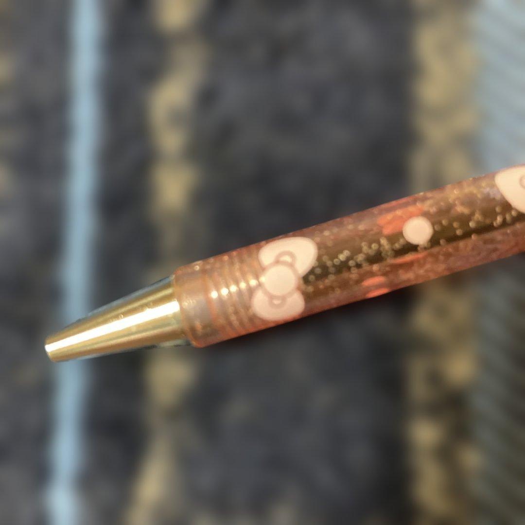 サンリオ♡ ハローキティ リボンマスコット付　ラメ入ボールペン 未使用品2005