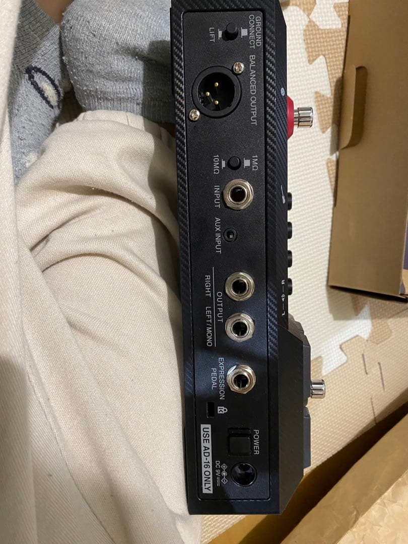 ZOOM B2FOUR ベースエフェクトペダル