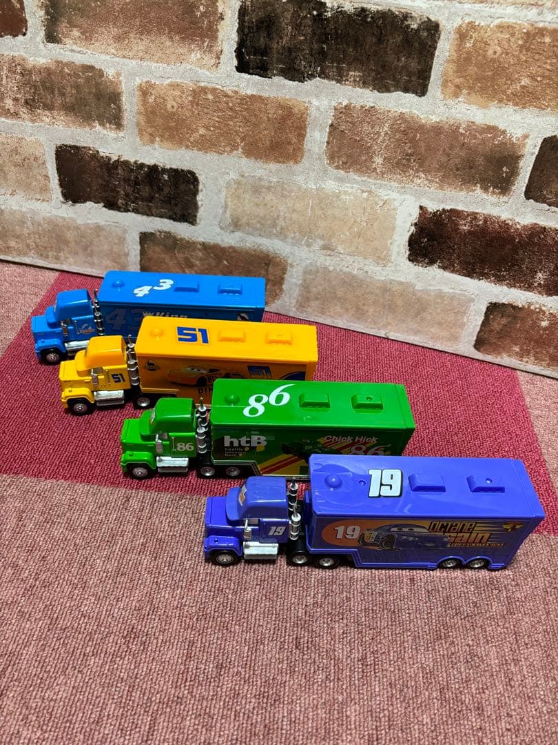 【新品】　カーズ　マック　トラック　トレーラー　4台セット