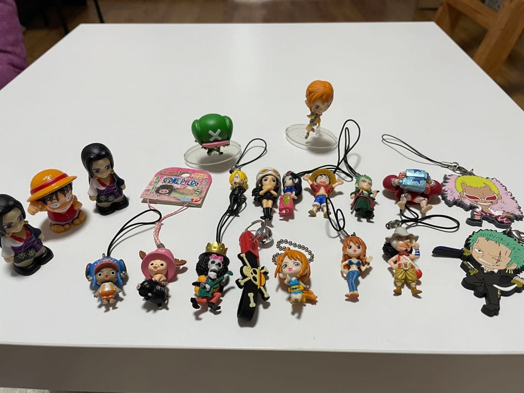 ワンピース　小物類　バラ売り　小皿　グラス　キーホルダー