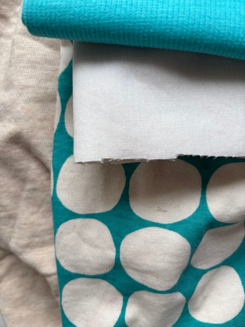 薄手のニット生地